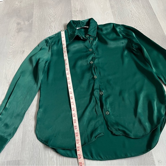 ZARA WOMENS SHIRT EMERALD GREEN SATIN EFFECT LONG SLEEVE BUTTON XS - Picture 4 of 9